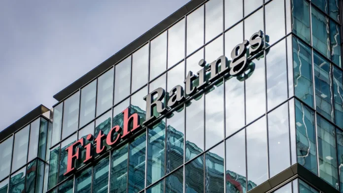 Fitch Ratings advierte sobre desafíos fiscales persistentes en Colombia