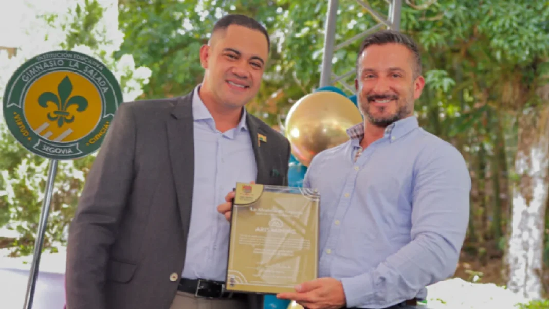 Aris Mining impulsa la educación bilingüe en Segovia: primera promoción de bachilleres