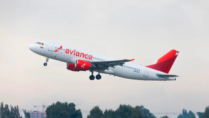 Avianca expande su red con la nueva ruta Medellín-Guayaquil, fortaleciendo la migración internacional y la conectividad aérea entre Colombia y Ecuador, impulsando el comercio y el turismo en la región.