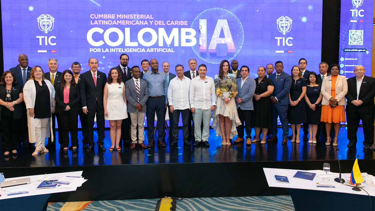 Cartagena acoge la Cumbre Ministerial de Inteligencia Artificial 'ColombIA', donde 22 ministros y 9 viceministros de América Latina se reúnen para debatir sobre la gobernanza y el desarrollo inclusivo de la IA en la región.