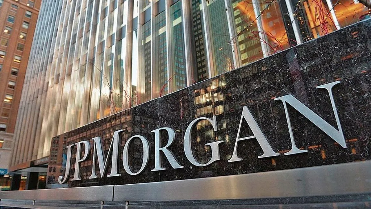 JP Morgan advierte sobre la crítica situación económica en Colombia, resaltando desafíos fiscales que amenazan la estabilidad financiera y la capacidad del gobierno para cumplir sus metas de déficit fiscal.