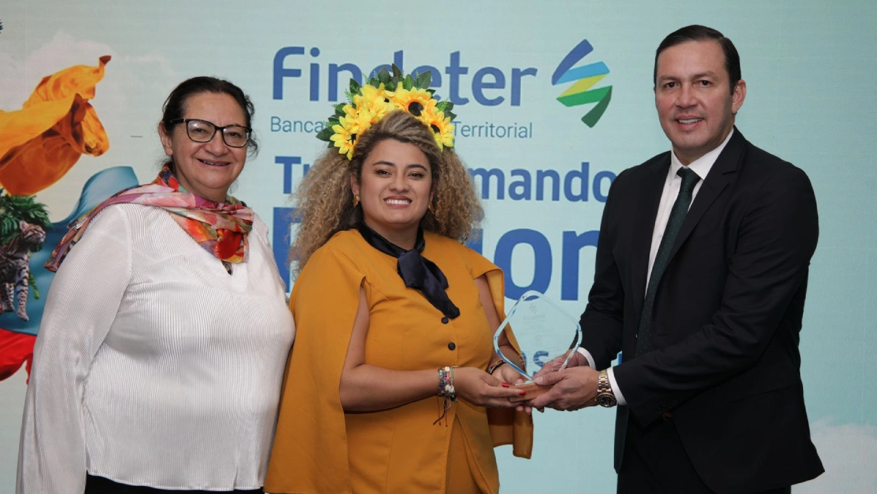 Findeter entrega reconocimiento al Ministerio TIC por su trabajo de conectar los territorios más apartados de Colombia