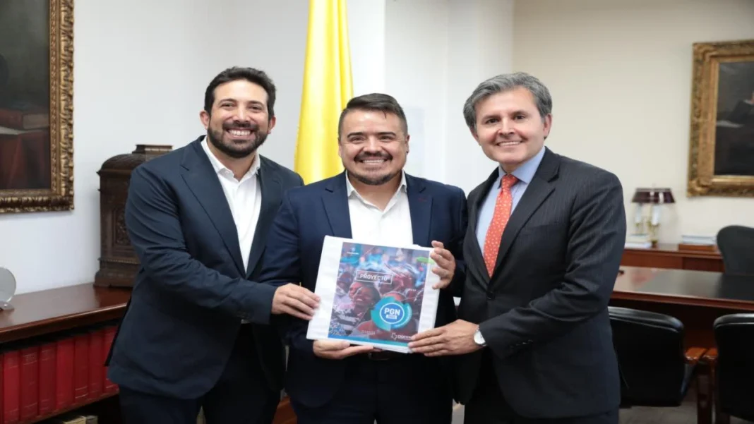 El Presupuesto General de la Nación 2025 presentado por el Ministerio de Hacienda incluye un plan de austeridad y requiere una reforma tributaria para asegurar $12 billones adicionales.