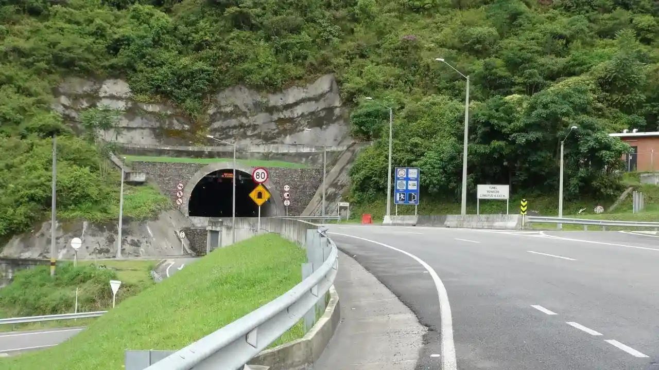 Coviandina concluye trabajos en el túnel de Quebradablanca, pero el tráfico sigue limitado