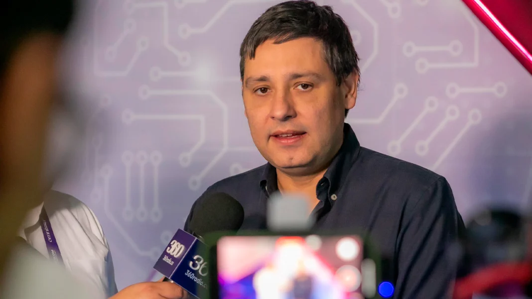 Mauricio Lizcano destacó en Andicom 2024 el potencial de la inteligencia artificial en Colombia para impulsar el desarrollo tecnológico, aumentar la conectividad y fortalecer la competitividad en telecomunicaciones.