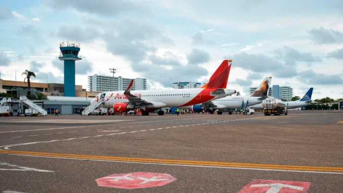 El Aeropuerto Rafael Núñez de Cartagena movilizó cerca de 5 millones de pasajeros en 2024, registrando un aumento del 22 % en comparación con el año anterior, consolidando su importancia en el turismo y negocios.