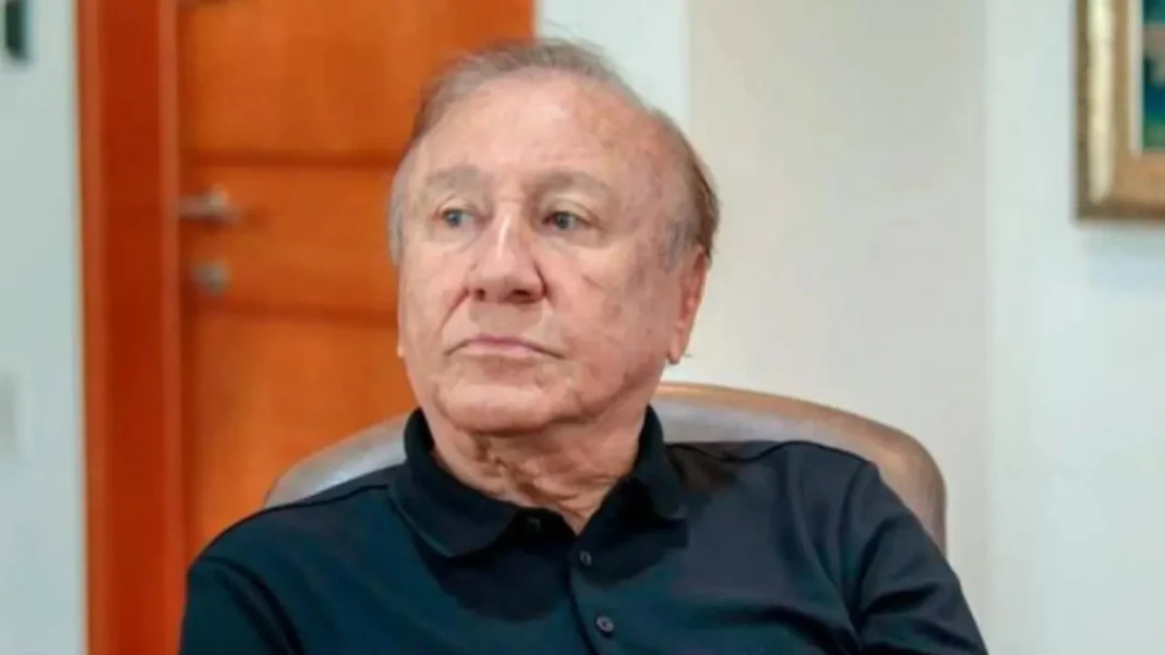 El exalcalde de Bucaramanga, Rodolfo Hernández, falleció el 2 de septiembre de 2024 a los 79 años debido a complicaciones por cáncer de colon, dejando un legado importante en la política y el sector empresarial colombiano.