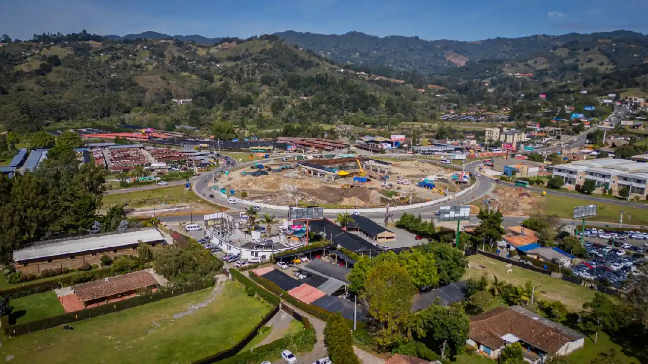 Desvíos temporales en el Oriente antioqueño por obras en el intercambio vial del aeropuerto José María Córdova