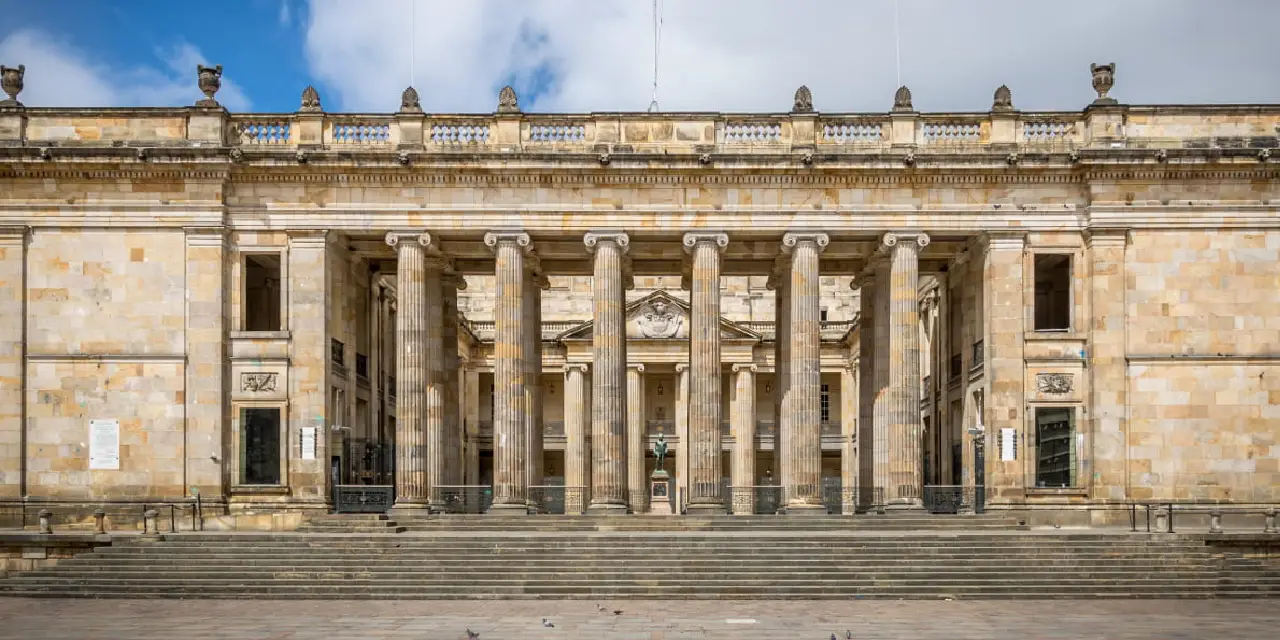 La propuesta de construir un nuevo edificio para el Congreso de la República genera un ambiente de debate intenso y polarizado entre los legisladores y la opinión pública