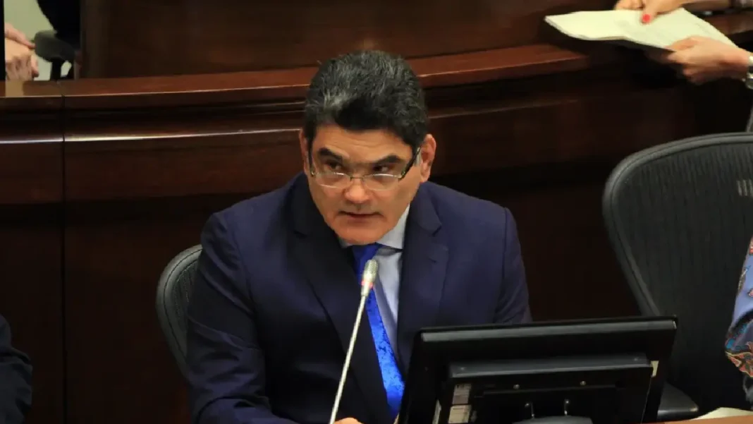 Gregorio Eljach renunció a su cargo y se enfocará en la carrera para ser Procurador General