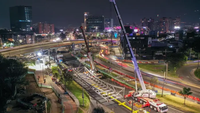 Bogotá avanza con el ciclopuente de la Calle 80: estructura central instalada al 60% de su desarrollo