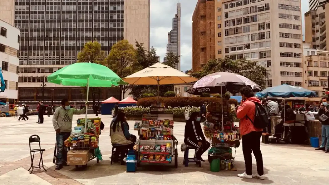 Informalidad laboral en Colombia se mantiene en 56% entre junio y agosto de 2024