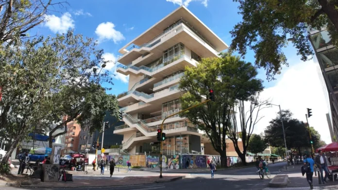 El alcalde Carlos Fernando Galán inauguró el Centro Felicidad de Chapinero, una obra iniciada por Enrique Peñalosa y continuada por Claudia López, que busca ofrecer espacios de integración y cultura para todos los ciudadanos.