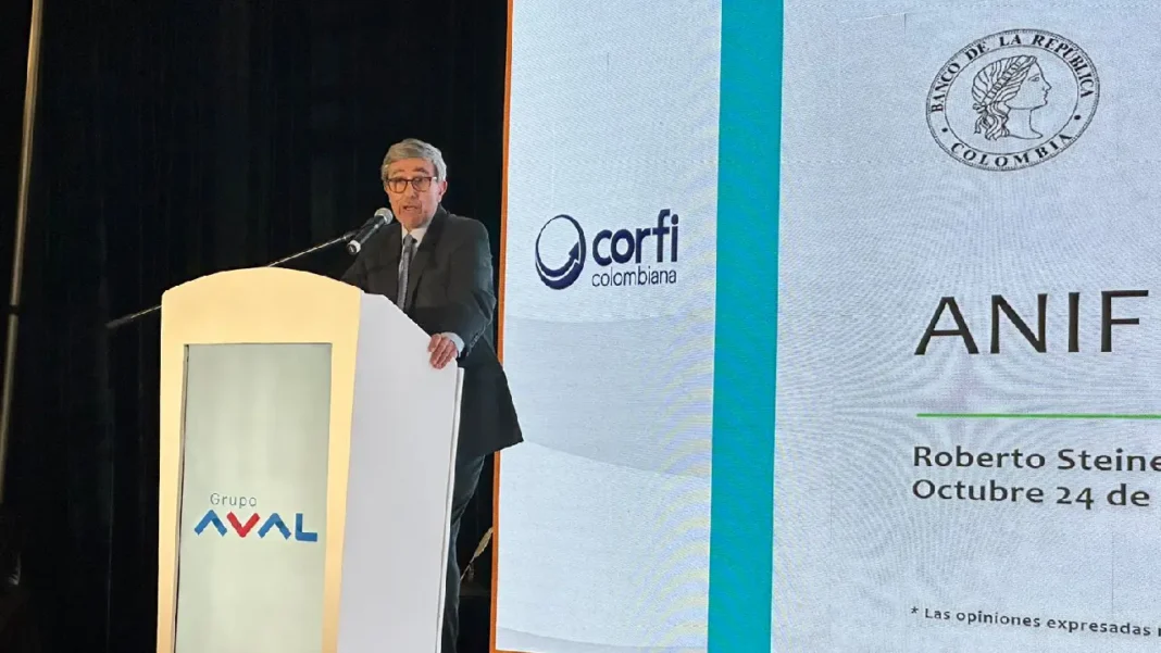 Codirector del Banco de la República cuestiona el sistema tributario y la reforma laboral del Gobierno