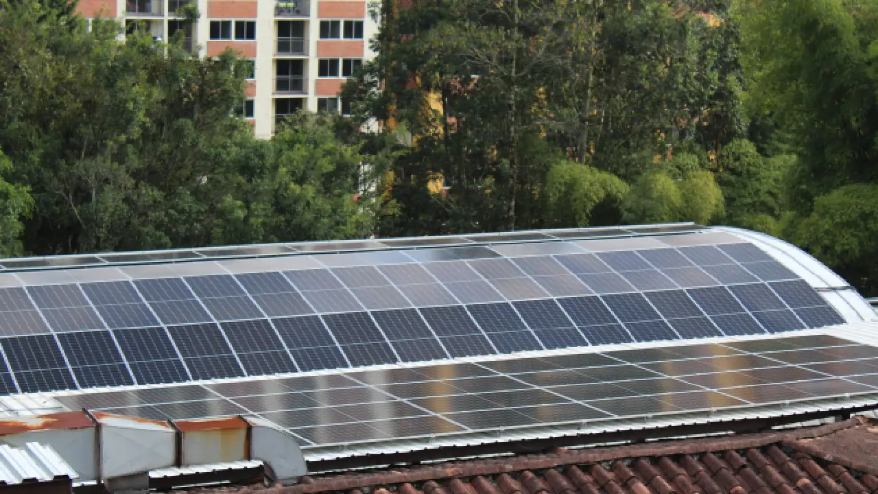 Colegios en Antioquia le apuestan a la energía solar para reducir su huella de carbono