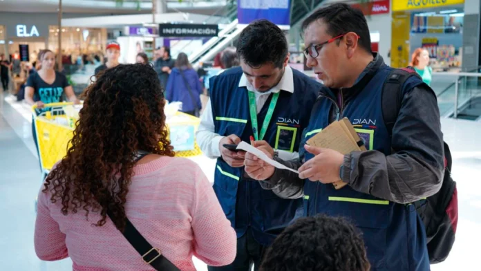 La Dirección de Impuestos y Aduanas Nacionales (DIAN) anunció este viernes 11 de octubre que, entre el 11 y el 31 de octubre, llevará a cabo la décima jornada de cobro a deudores morosos titulada “Al día con la DIAN, le cumplo al país