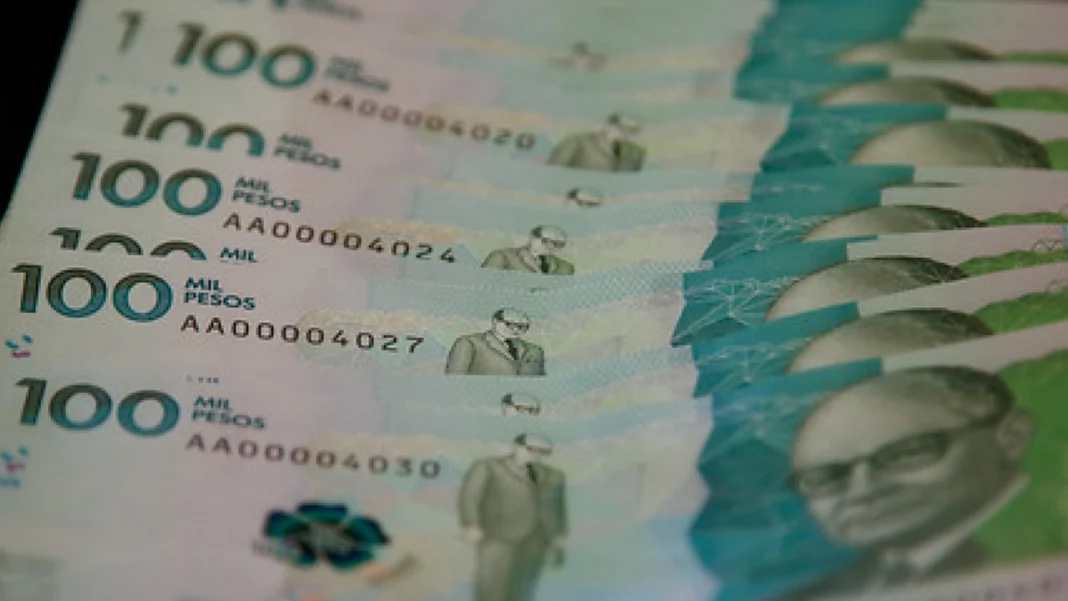 La Encuesta de Opinión Financiera revela las proyecciones económicas en Colombia para octubre de 2024, con previsiones sobre inflación, crecimiento del PIB, tasa de intervención y comportamiento del dólar.