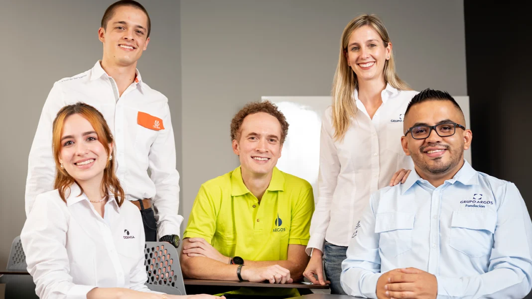 El ranking World’s Best Employers 2024, liderado por Forbes y Statista, ha destacado a tres empresas colombianas entre las mejores del mundo para trabajar, con Grupo Argos ocupando el puesto más alto.