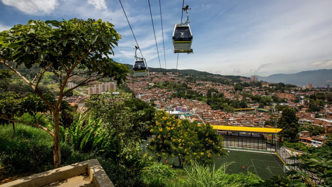 El Desafío de Ciudades de WWF, reconoce a la ciudad por sus avances hacia un futuro más verde, destacándose por su sistema de transporte público multimodal y sus esfuerzos por combatir el cambio climático.