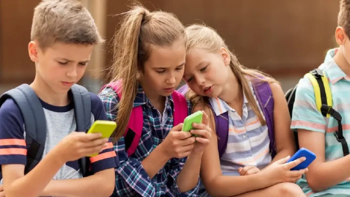 Prohibir el uso de celulares en colegios ¿Qué dicen los expertos