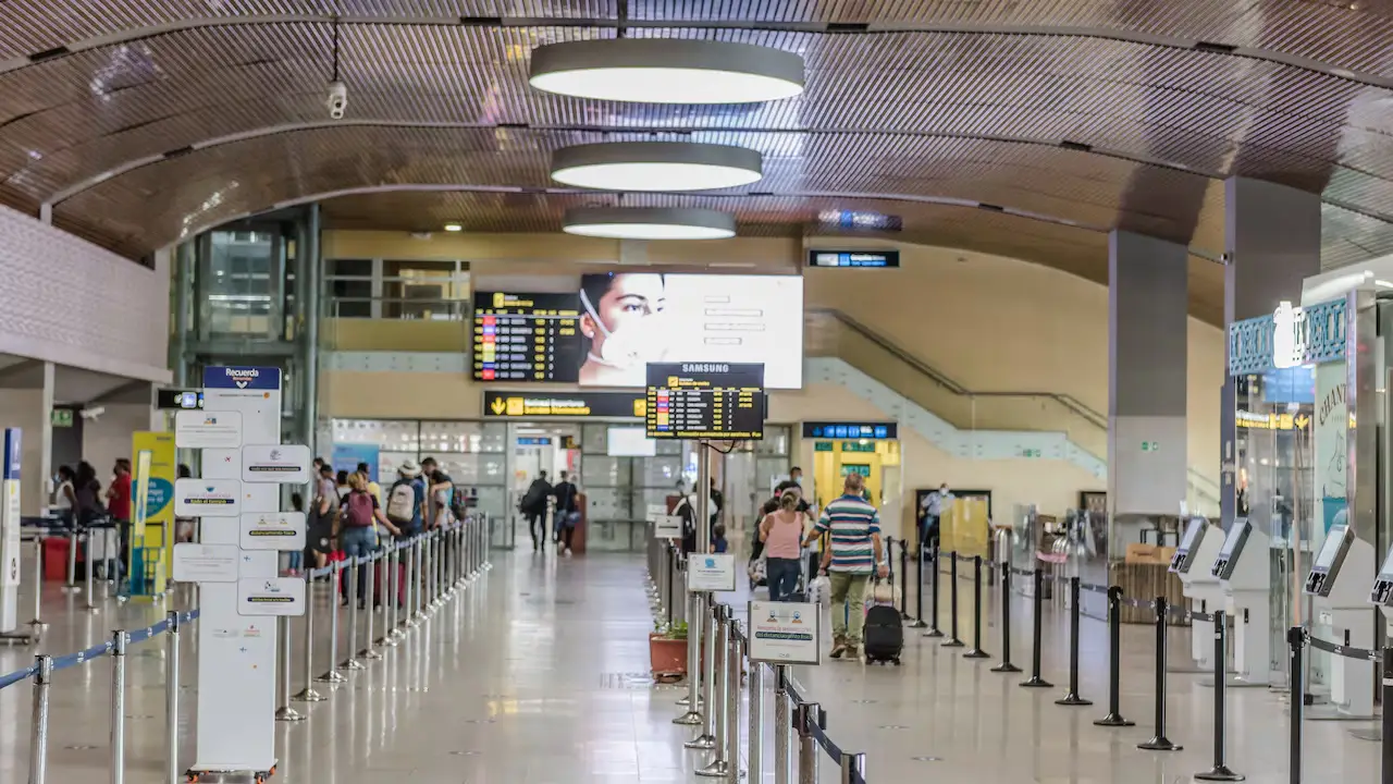 Crecimiento del tráfico aéreo en el Aeropuerto Internacional Rafael Núñez durante la semana de receso