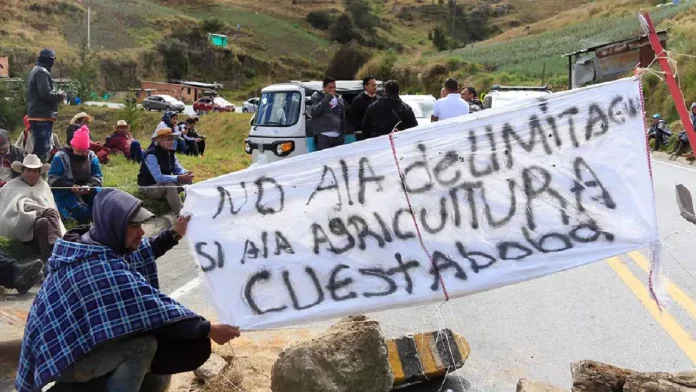 ¿Qué ocasionó que los campesinos en algunas regiones del país se fueran a paro indefinido?