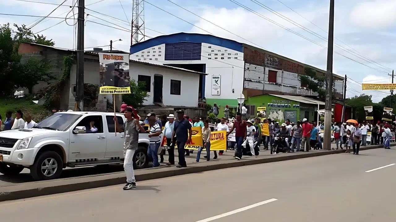 Paro indefinido de mineros en Colombia: luchas por la formalización y seguridad laboral