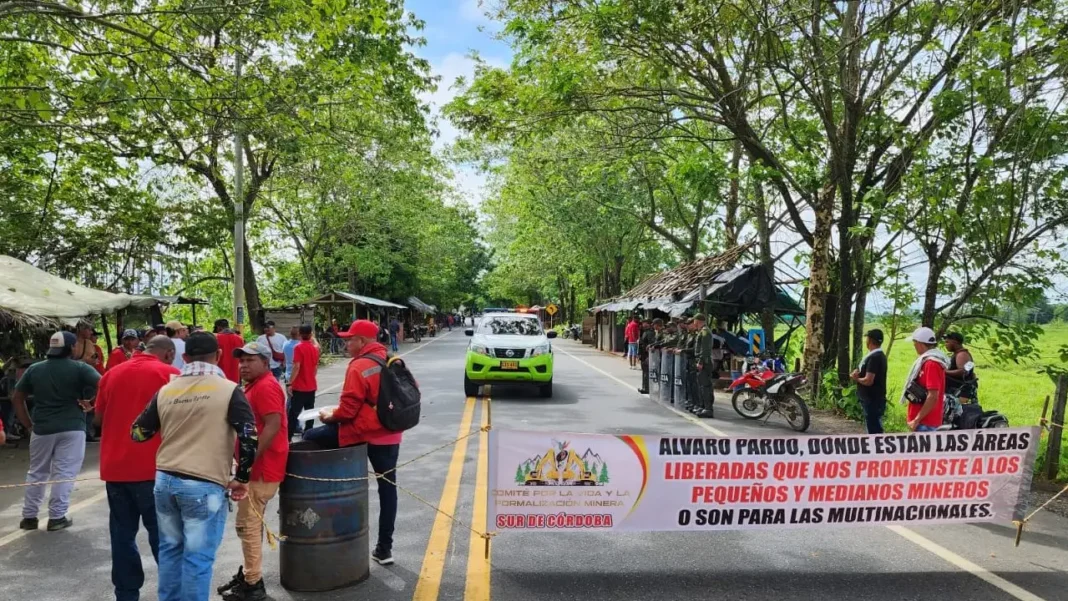 Paro indefinido de mineros en Colombia: luchas por la formalización y seguridad laboral