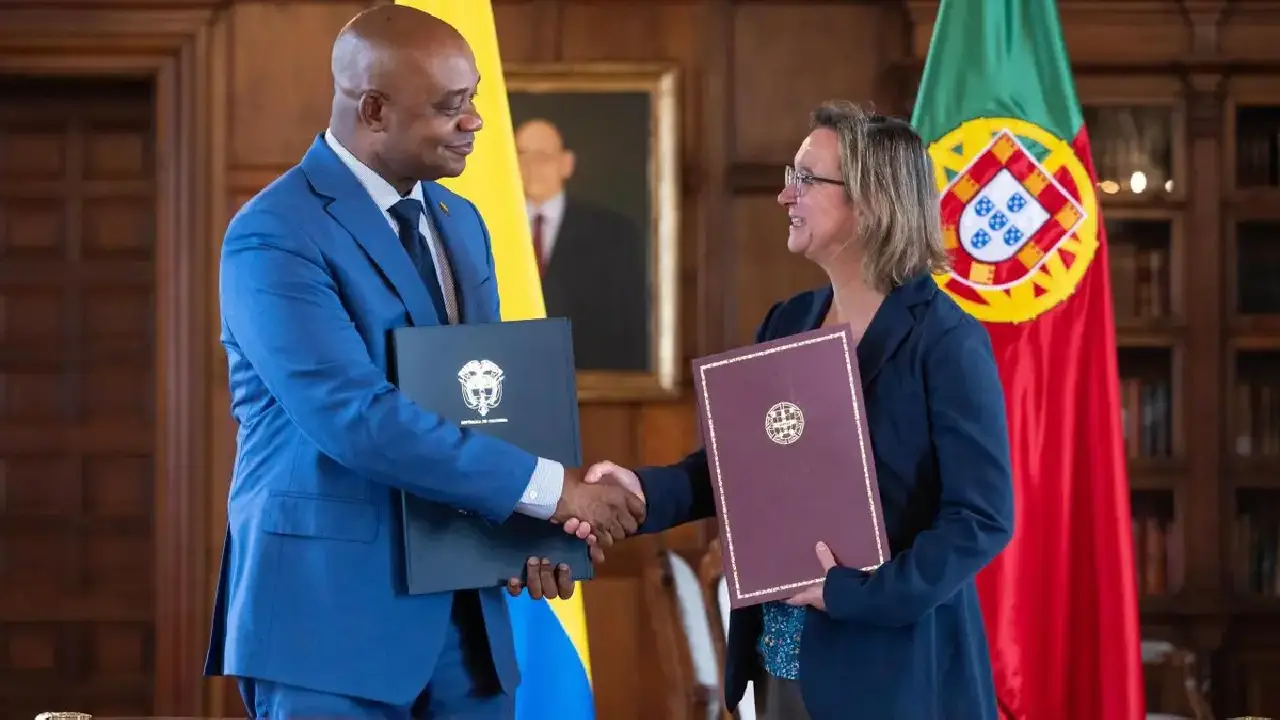 Colombia Inicia Producción de Pasaportes con Ayuda de Portugal