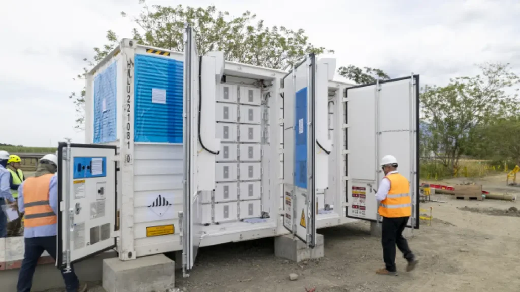 Celsia impulsa la eficiencia solar en Colombia con almacenamiento de energía para funcionamiento nocturno