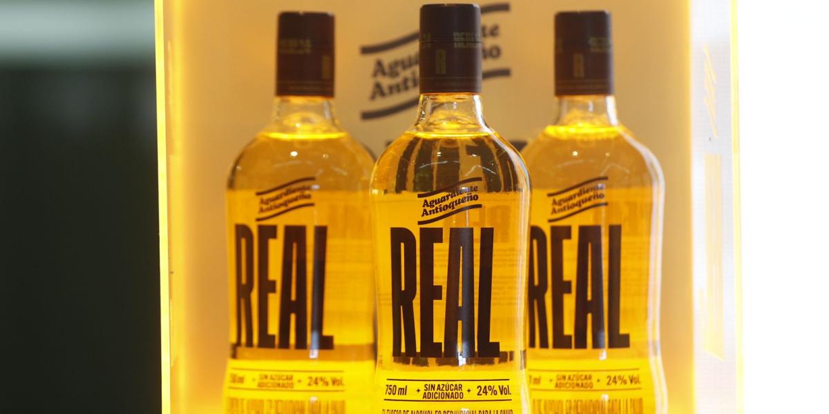 Aguardiente Real 24° regresa al mercado colombiano tras resolución legal