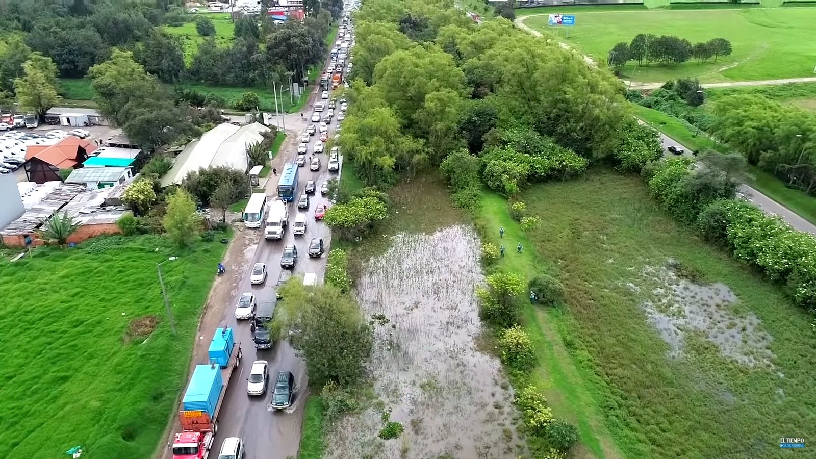 Colapso vial en Bogotá expone fallos en infraestructura y drenaje urbano ante lluvias extremas