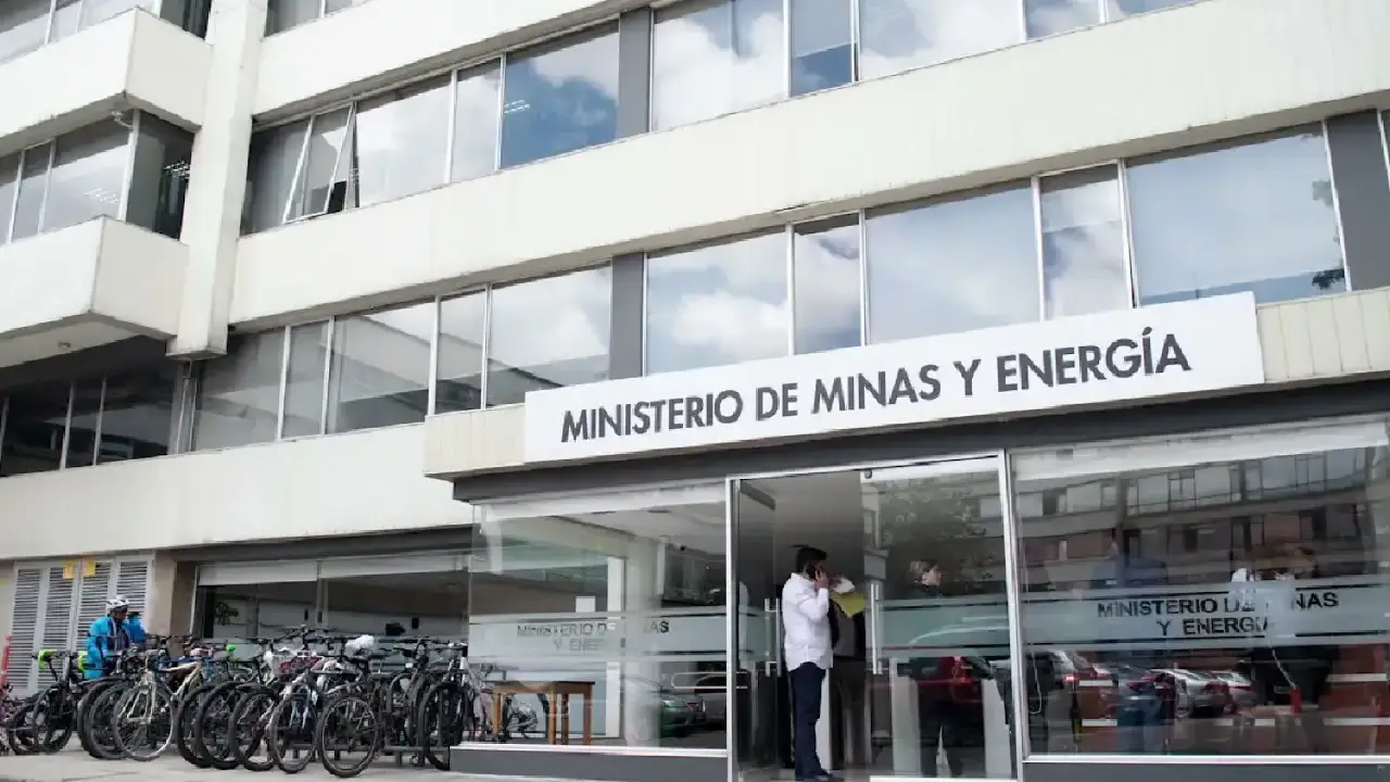 Ministerio de Minas y Energía autoriza exportación de electricidad de Colombia a Ecuador con condiciones específicas