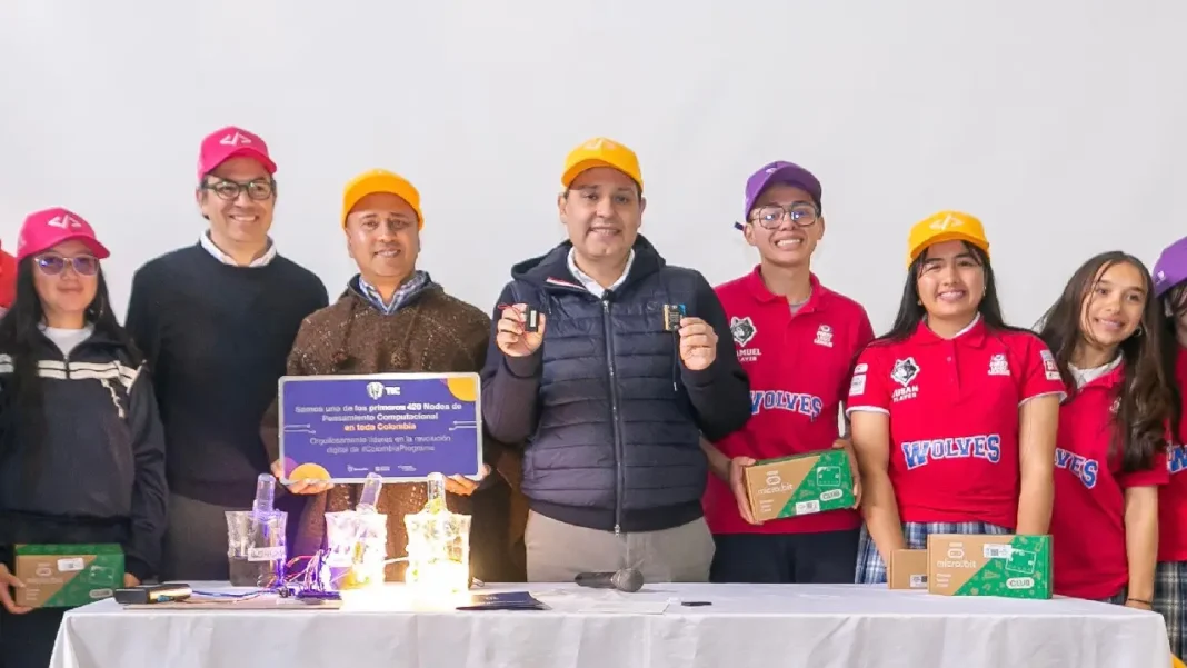 Ministerio TIC entrega 57,000 microbits para transformar la educación digital en Colombia