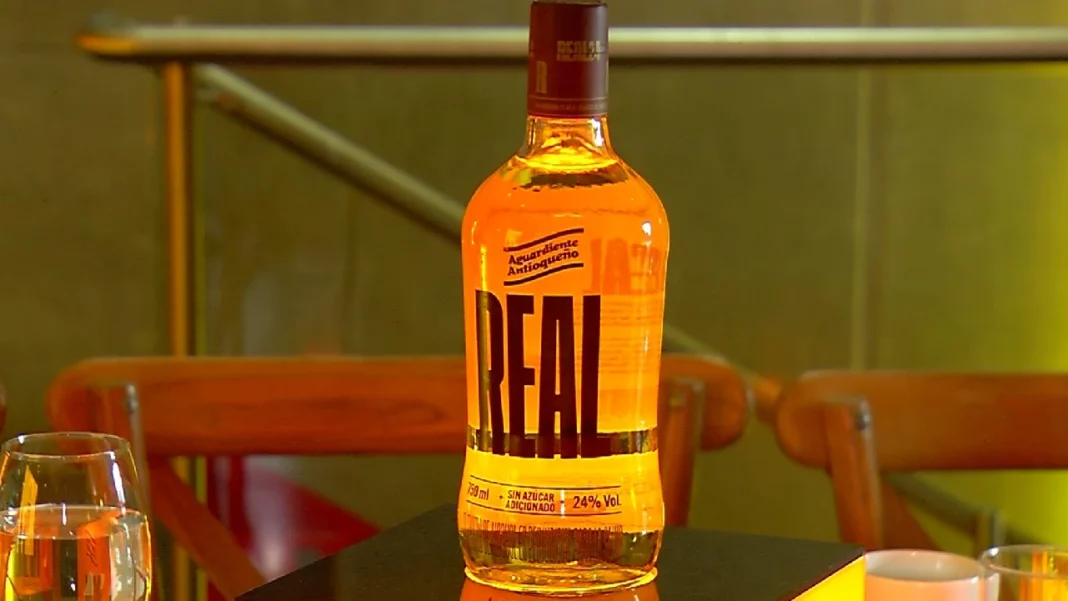 Aguardiente Real 24° regresa al mercado colombiano tras resolución legal
