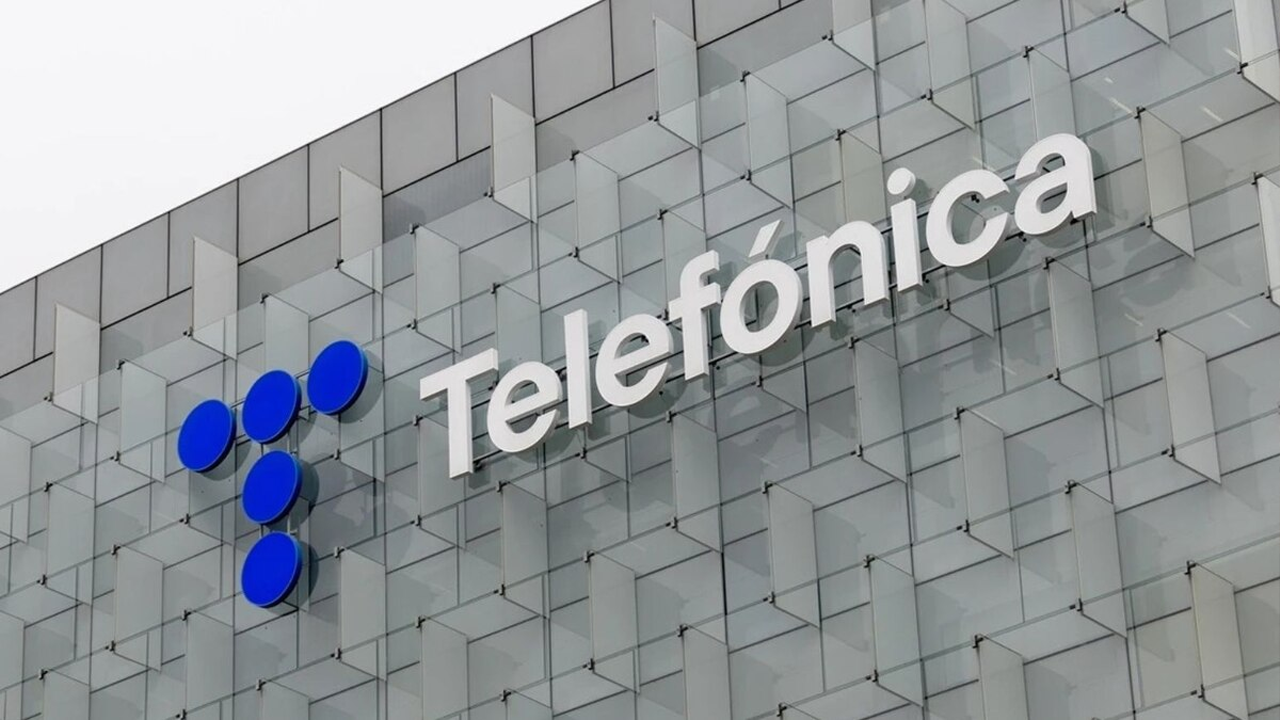 Telefónica ganó un arbitraje internacional contra Colombia en el CIADI, logrando una indemnización de 379,8 millones de dólares por vulneración de derechos de inversión en Colombia Telecomunicaciones.