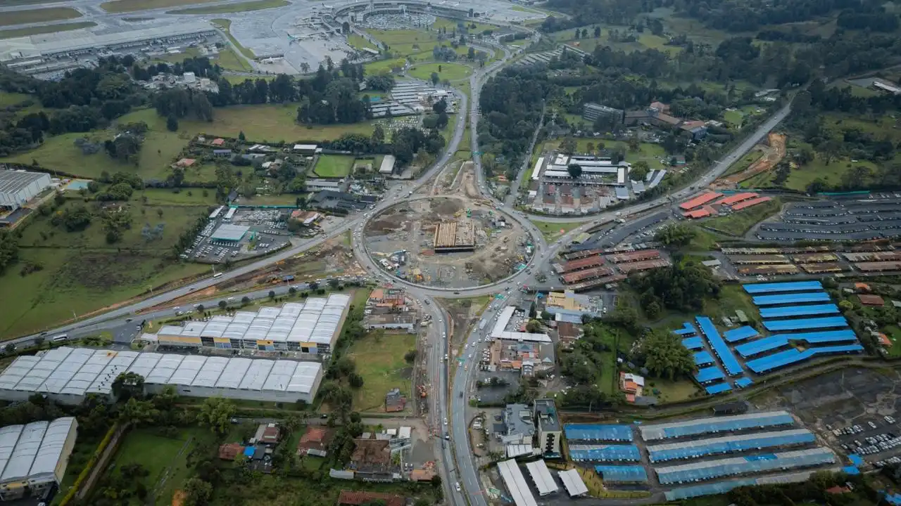 Infraestructura en Antioquia: Avances del 50% en el intercambio vial del Aeropuerto José María Córdova