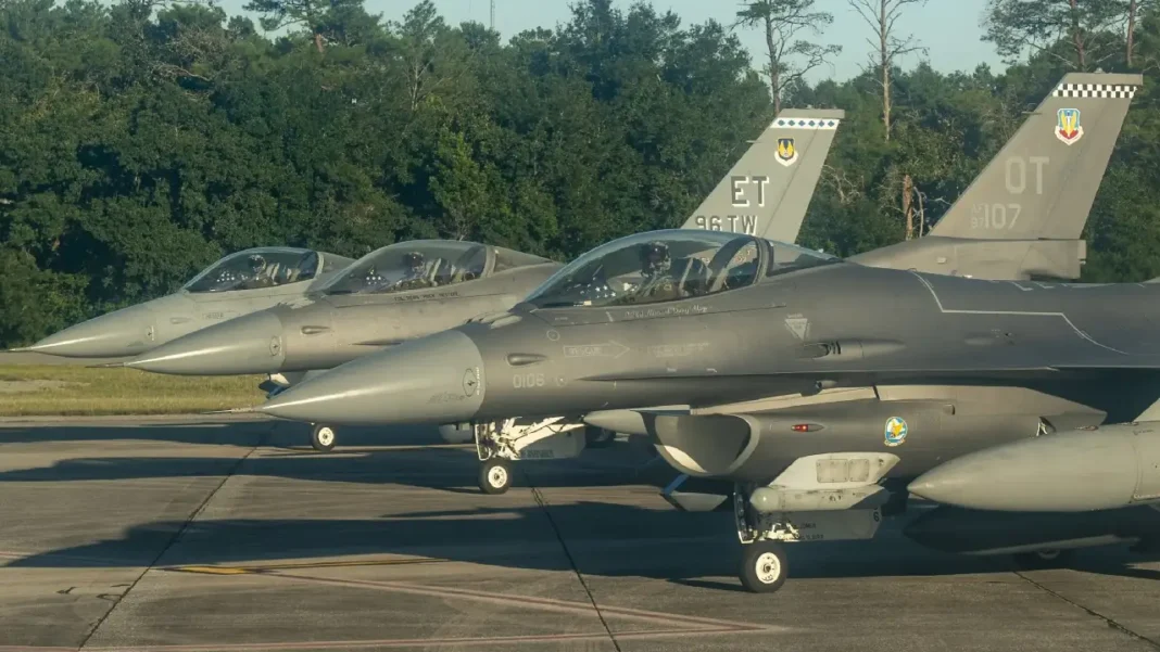 Colombia evalúa ambiciosa oferta de aviones F-16 de Estados Unidos