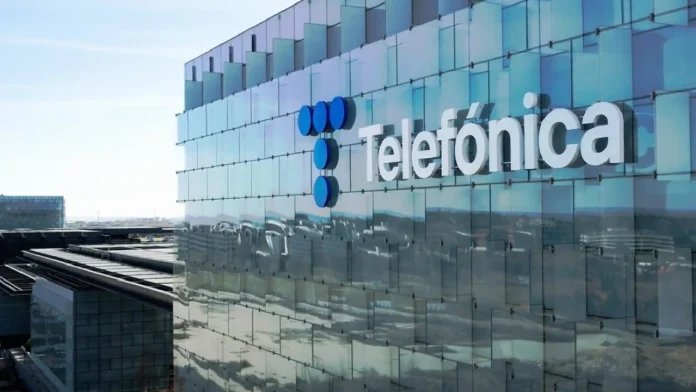 Telefónica evalúa consolidación en Colombia mientras crece un 1,8% en ingresos en el tercer trimestre