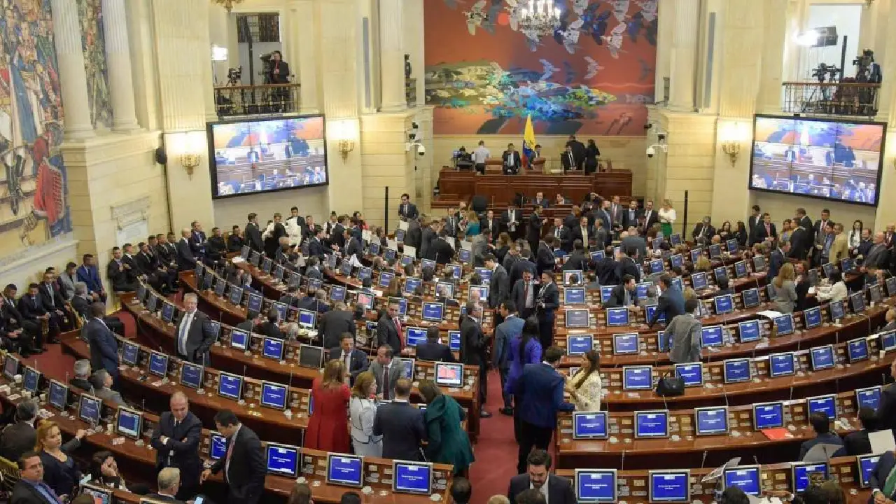 Ministro Andrés Camacho asegura que se dio duro golpe a la transición energética