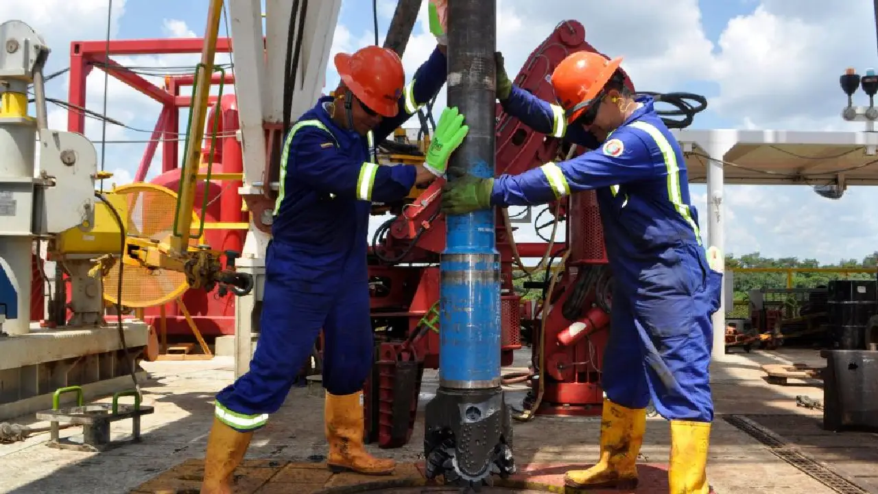 Ministro de Minas asegura que Colombia tiene gas suficiente para diciembre y usa importaciones como respaldo 1 Colombia asegura el abastecimiento de gas para diciembre con producción local y gas importado como respaldo