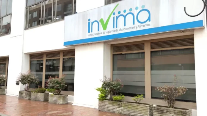 Modernización de procesos Invima, Simplificación de trámites en Colombia, Digitalización en el sector salud, Transparencia en registros sanitarios, Competitividad en el sector salud, Crecimiento económico con Invima, Reducción de tiempos en trámites