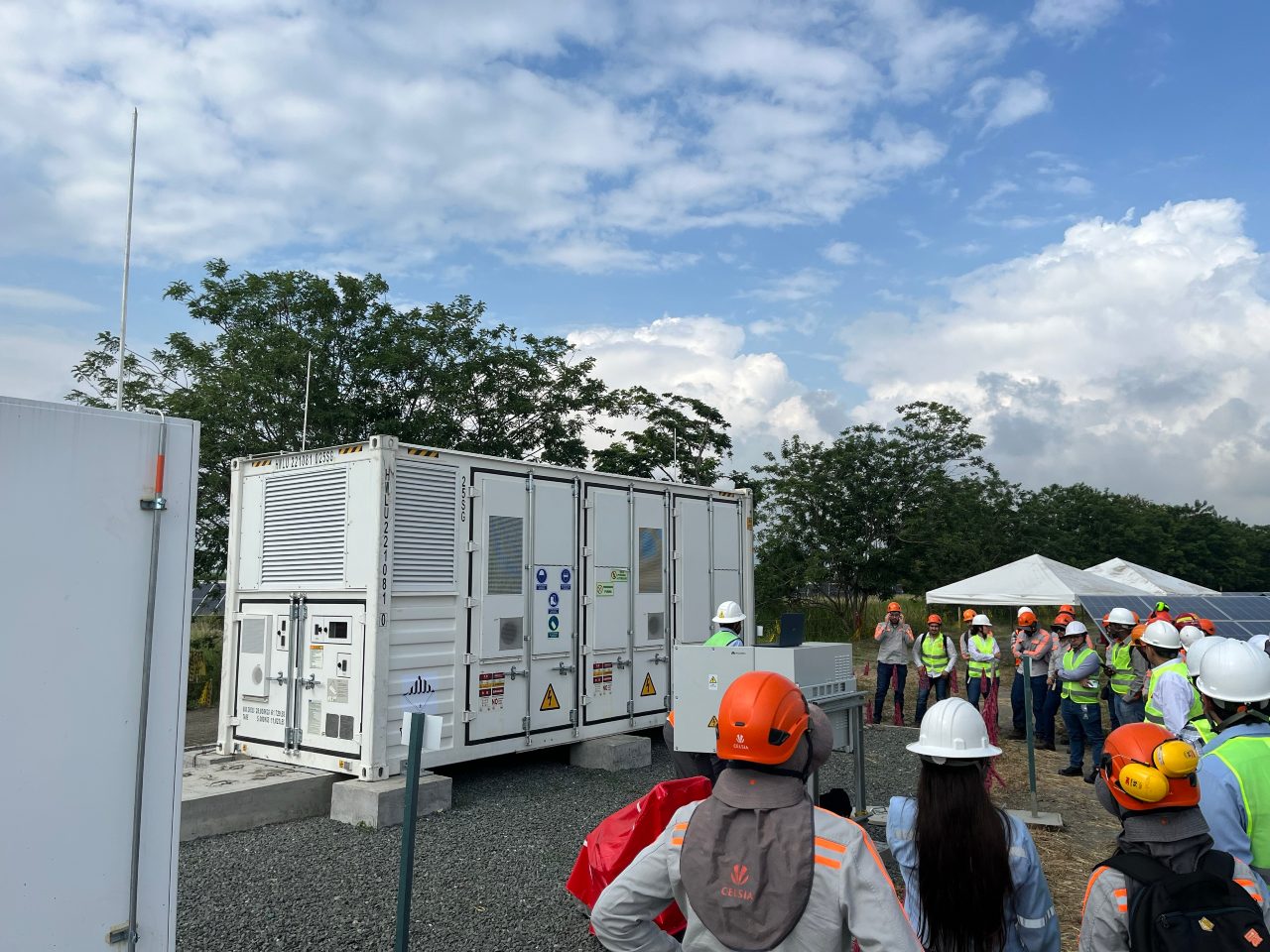 El proyecto de Celsia se basa en la tecnología BESS (Battery Energy Storage System)