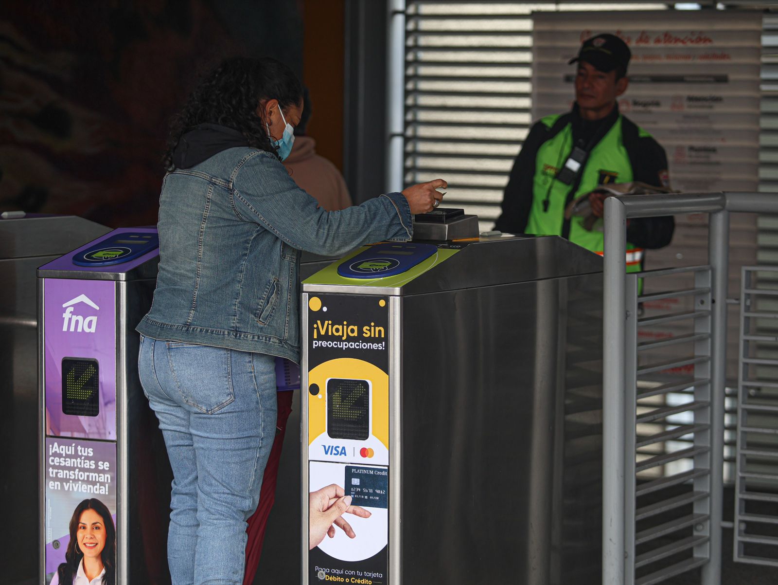 Así podrá usar su tarjeta débito o crédito para pagar pasaje en Transmilenio y Sitp