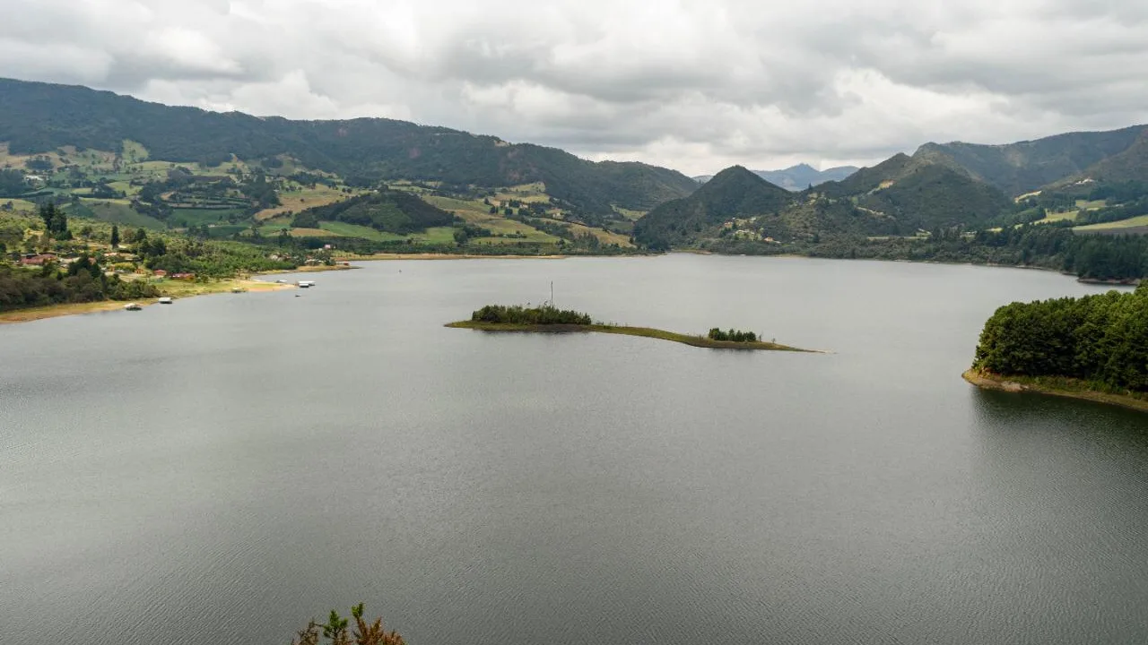 CAR amplía embalse de Neusa para enfrentar escasez de agua en Bogotá y municipios cercanos