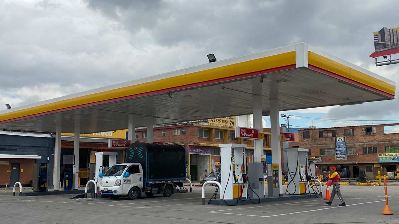 Precios de la gasolina y el diésel en América Latina y Estados Unidos: Factores clave y tendencias