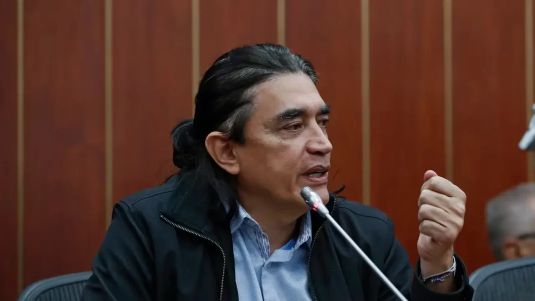 Gustavo Bolívar defiende la reducción de subsidios y promueve proyectos de emprendimiento social