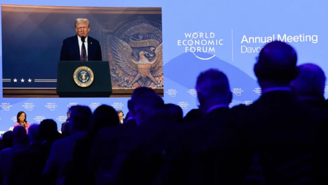 Trump en el Foro Económico Mundial: aranceles, OPEP y su visión económica