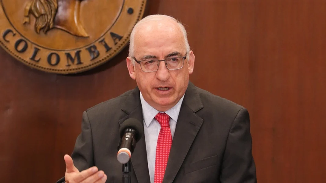 Banco de la República [mantiene / recorta / incrementa] la tasa de interés: analistas ya anticipaban una decisión prudente