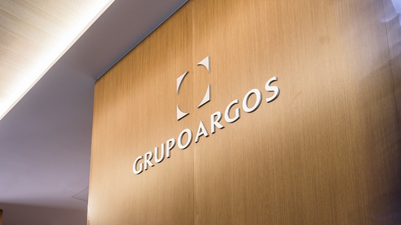 Grupo Argos reportó un alza del 221% en su utilidad neta separada, alcanzando $2,5 billones